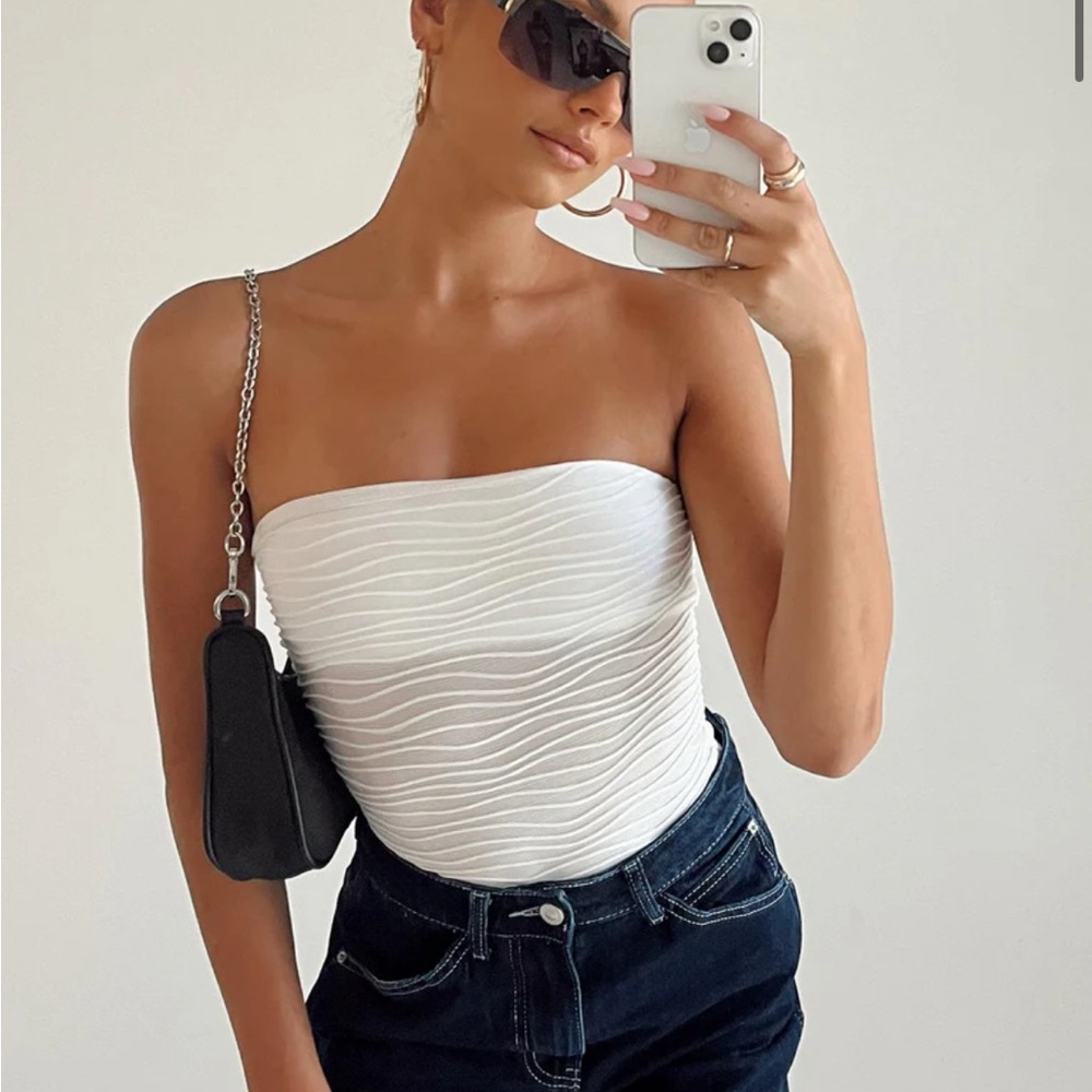 Elegant White Strapless Top